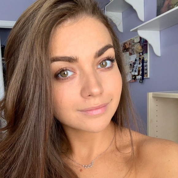 Meet your Posher, Alessandra - Picture 1 of 1